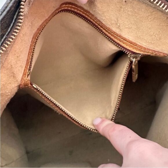 ✅AUTHENTIC✅LOUIS VUITTON LOOPING GM - Picture 10 of 15